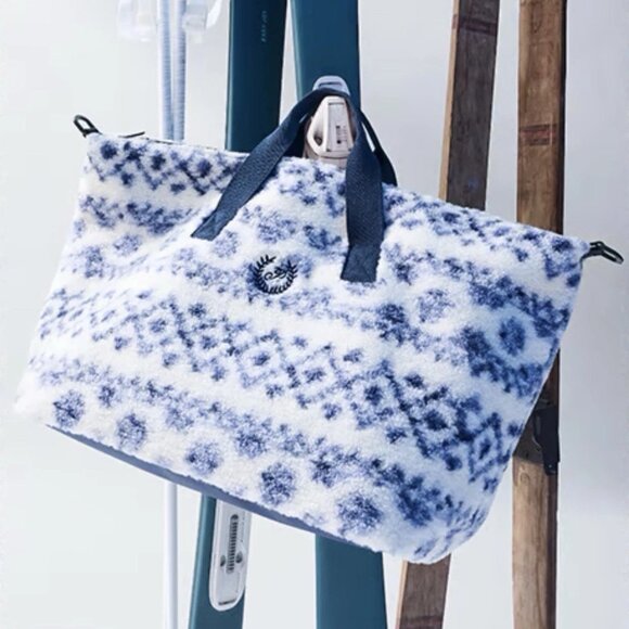 Victoria's Secret PINK Cozy Plush Fuzzy Weekender Duffle Bag Blue and Cream NWT - Picture 4 of 9